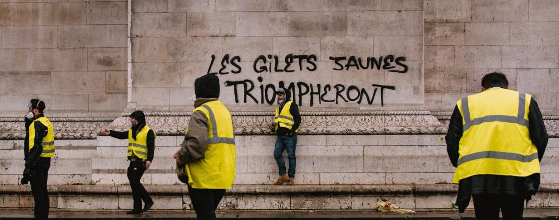 France : Gilets jaunes mettent la pression, le gouvernement suspend les taxes à partir de janvier pour 6 mois