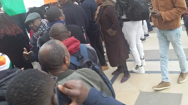 Meeting des partisans de Soro à Paris : voici la phrase qui fait peur au Rhdp ‘’ Nous allons chasser Dramane Ouattara du pouvoir par les armes. Nous avons l’expertise des armes.” Ont-il lancé’’