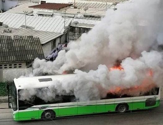 Côte d’Ivoire (désobéissance civile) : Des inconnus incendient un bus à Marcory (Abidjan)