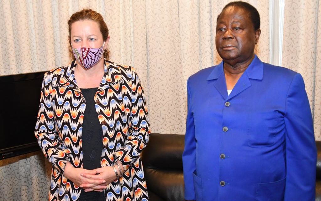 Côte d’Ivoire (Actvités du président du Pdci): Après une audience avec le président Bédié , L’ambassadrice de Grande Bretagne en Côte d’Ivoire, Joséphine Gauld : « J’ai lu le discours du président Bédié avec beaucoup d’intérêt »