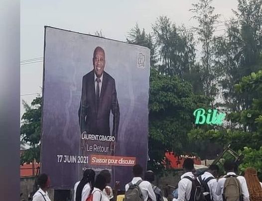 Côte d’Ivoire: Arracher les affiches de Gbagbo ne l’empêcheront pas de rentrer.