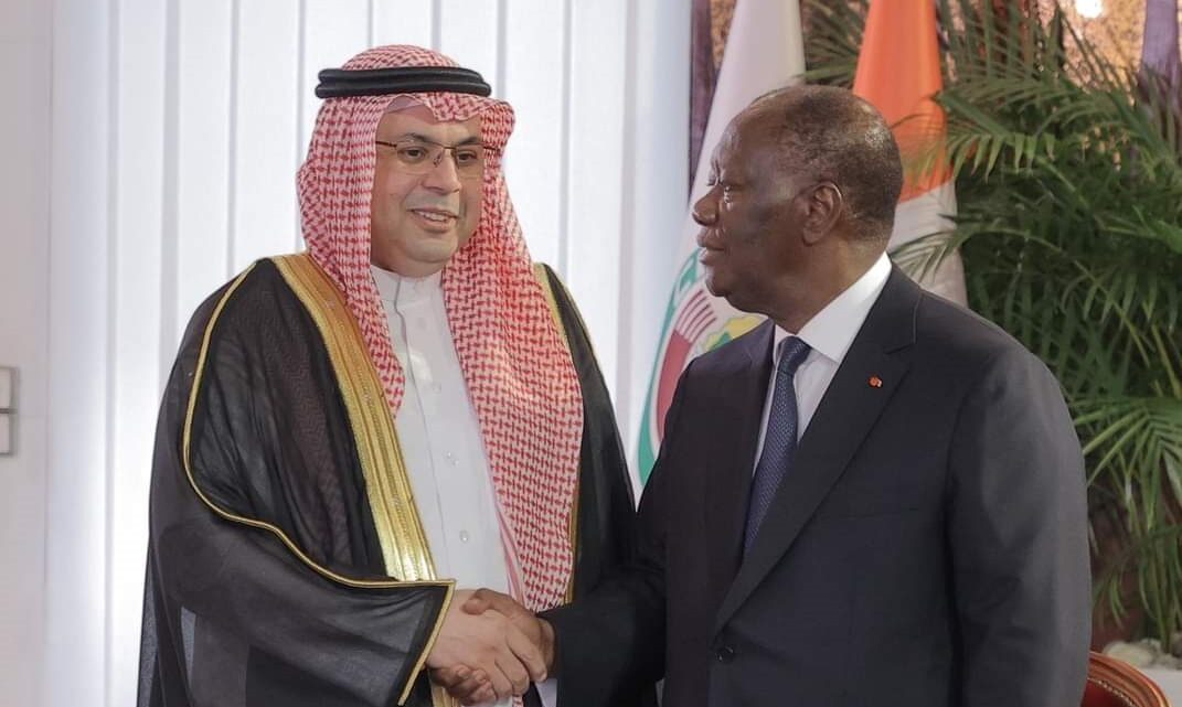 Côte d’Ivoire ( diplomatie): Le nouvel ambassadeur du Royaume de l’Arabie Saoudite SEM Saad Bin Bakheat AL-QATHAMI a présenté ses lettres de créance au Président Alassane Ouattara.