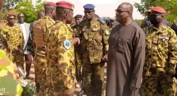 Relation Côte d’Ivoire – Burkina: ” Affaire des militaires Ivoiriens aperçus à l’intérieur des frontières Burkinabés” un bloggeur du Rhdp confirme .