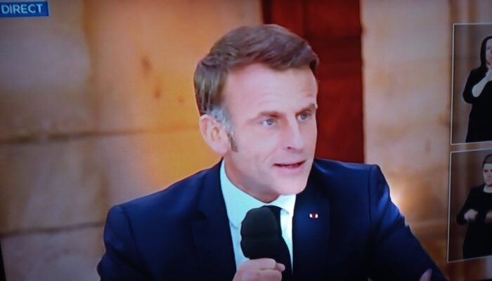 Guerre en Ukraine: Macron décide finalement de rentrer en Guerre avec la France.